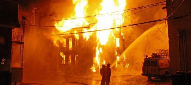 Incendie majeur au centre-ville de St-Raymond Incendie majeur au centre-ville de St-Raymond