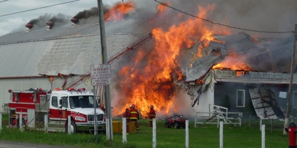 St-Marc-des-Carrières-Incendie agricole St-Marc-des-Carrières-Incendie agricole