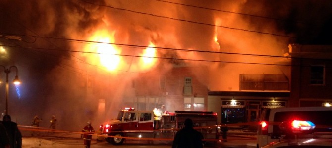 Incendie majeur au centre-ville de Donnacona Incendie majeur au centre-ville de Donnacona