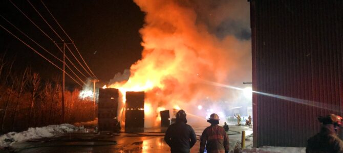 Incendie dans la cours extérieure chez BP Canada à Pont-Rouge