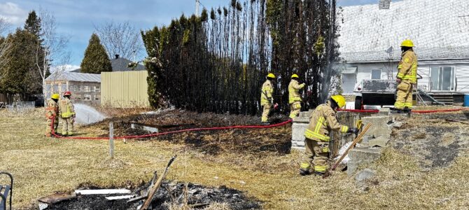 Feu de broussailles à Saint-Basile