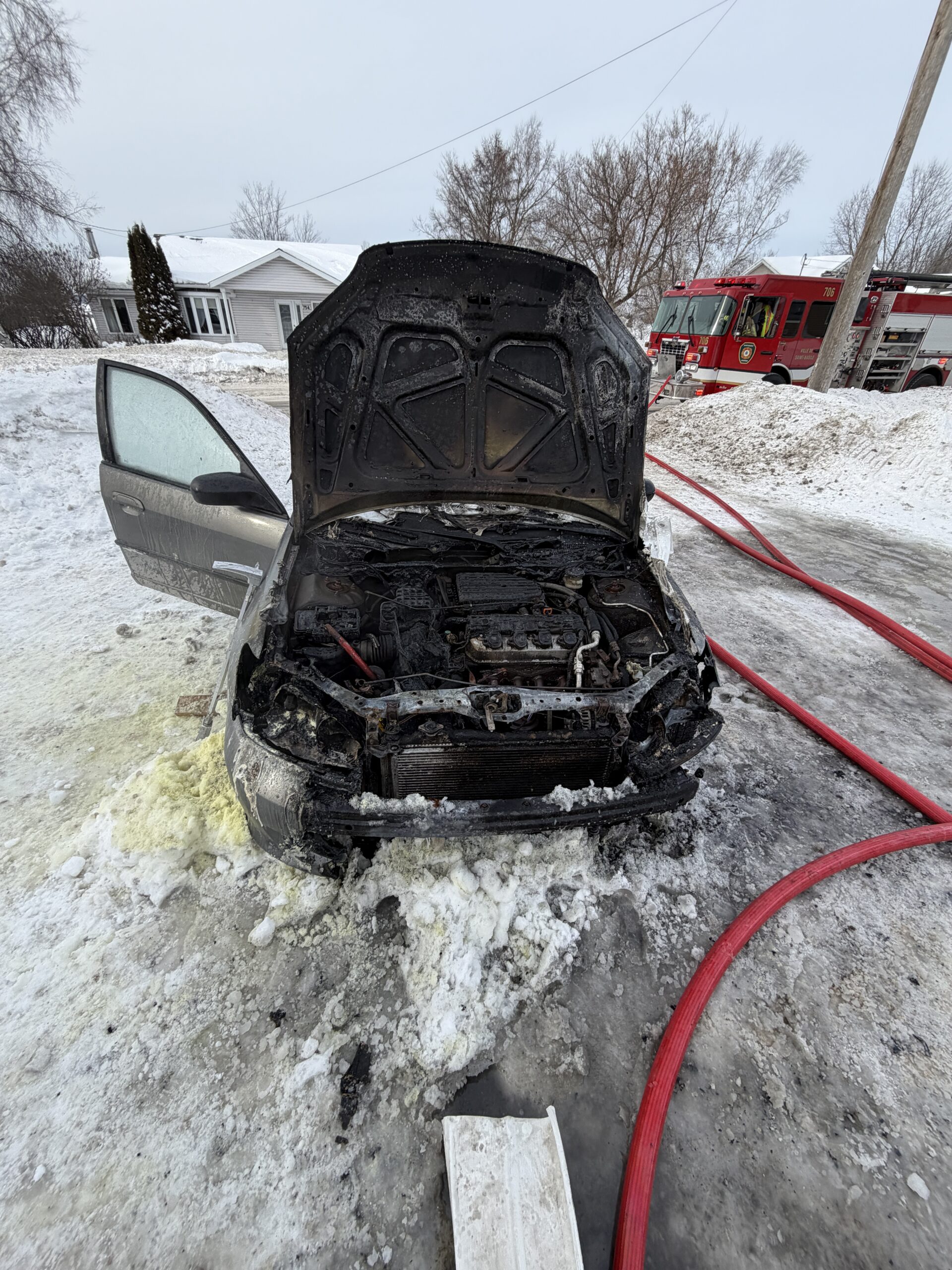 Incendie dans un garage résidentiel à Saint‑Basile