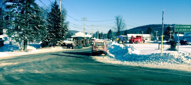 Un camion se renverse à St-Raymond